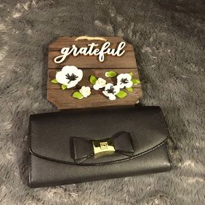 Black Trifold Vinyl Wallet